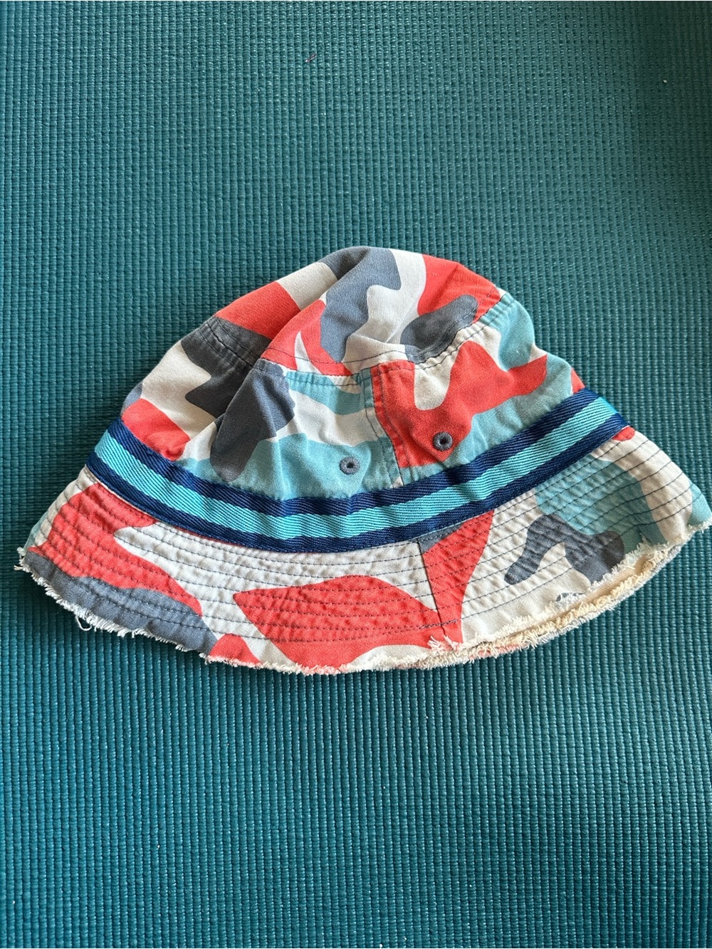 Mini Boden Camouflage Bucket Hat Red Blue Medium
